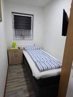 XXL apartment with private beer garden & pizza oven! - 1