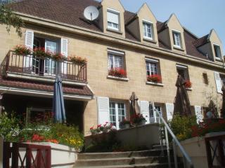 Logis Hôtel-Restaurant Les Airelles - Neufchâtel-en-Bray - 8