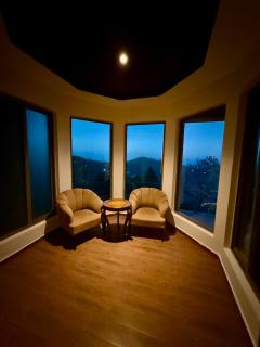 RockCliff Resort King Suite - PIA Park - Kashmir Point Murree - 1