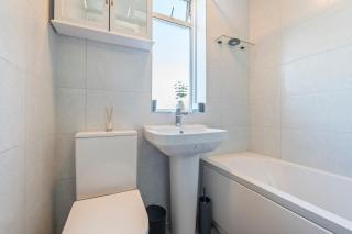 Spacious 3BR Home with Free Parking Ideal for Contractors - 8