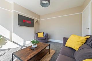 Spacious 3BR Home with Free Parking Ideal for Contractors - 4