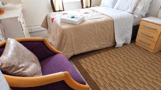 Central 4-Bed Home Sleeps 9 with Parking & Spa - 6