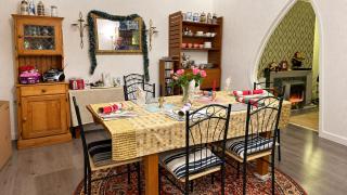 Central 4-Bed Home Sleeps 9 with Parking & Spa - 3