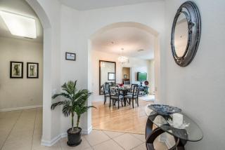 Luxurious Condo w Modern Design, near Disney - 3