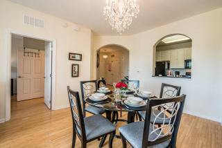 Luxurious Condo w Modern Design, near Disney - 2