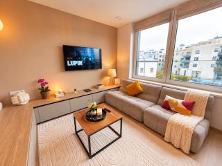 Urban Studio with Cozy Touches - 9