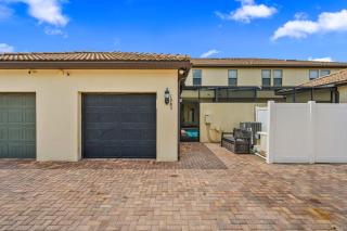 Resort Townhome wPRIVATE Pool & BBQ, near Disney - 5