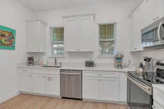 Gorgeous Margaritaville Cottage wPrivate Patio - 4