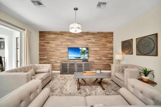 Gorgeous, Modern Home wPrivate Pool - 1