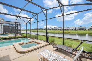 LAKEVIEW Home w Private Pool FREE Water Park - 8