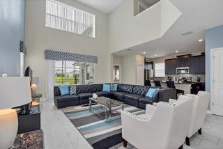 LAKEVIEW Home w Private Pool FREE Water Park - 5