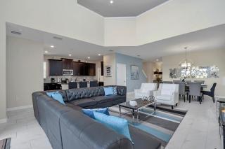 LAKEVIEW Home w Private Pool FREE Water Park - 3