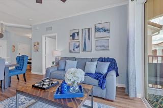 Top floor condo with view of lake, pool and fireworks! Next to Convention Center! - 3