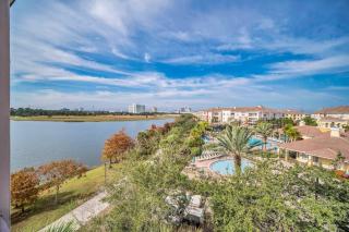 Lakeview Condo Directly Next To Pool Near WDW - 9