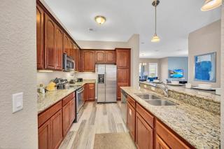 Lakeview Condo Directly Next To Pool Near WDW - 6