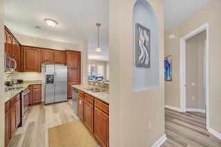 Lakeview Condo Directly Next To Pool Near WDW - 1