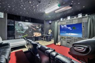 STAR WARS MOVIE THEATER Private Pool BBQ - 9