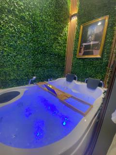 Studio with jacuzzi in Almalqa - Riyad - 2