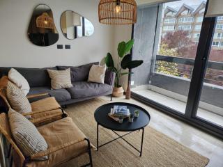HOM 2-bed 3 min from the lake Heated pool gym - 1