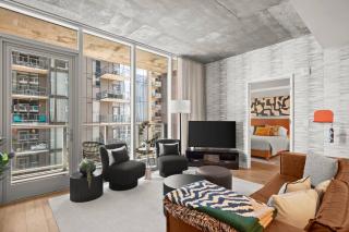 Stylish 2BR Rooftop Pool, Gym + Lady Bird Lake - 9