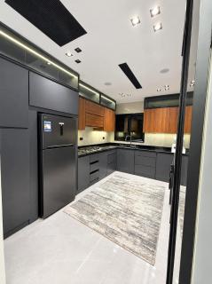 Spacious 3BR Apartment with Balcony - El Banafseg New Cairo - 5