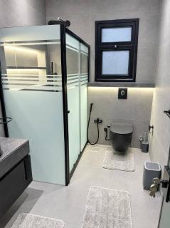 Spacious 3BR Apartment with Balcony - El Banafseg New Cairo - 2