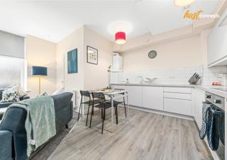 2 Bed Flat Sleeps 4 With Parking in Fife - 7