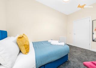 2 Bed Flat Sleeps 4 With Parking in Fife - 1