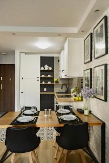 Warsaw Centrum Grzybowska Park Mirowski Stylish Apartment Park Views by PolandBnB - 7
