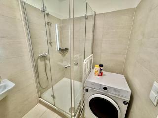 Stylish 2 Bedroom Apartment with Free Parking - 1