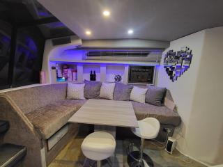 Boat Sleeps 4 with stunning Sea View - 0