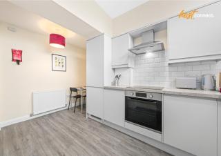 2 Bed Flat With Parking Sleeps 4 in Fife - 9