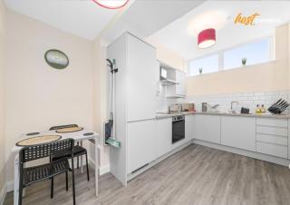 2 Bed Flat With Parking Sleeps 4 in Fife - 2