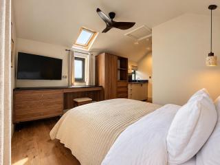 Customs House Guest Suites - 8
