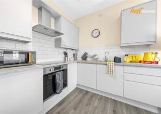4 Bed Flat With Parking Sleeps 8 in Fife - 4
