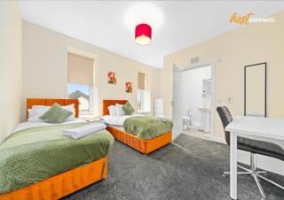 4 Bed Flat With Parking Sleeps 8 in Fife - 2