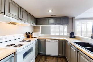 3BDR Golf Course Home | Private Sauna & Mtn Views - 9