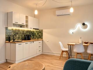 The Urban Retreat - Amelie Charm - 4