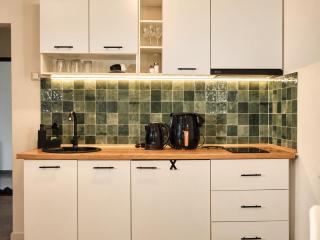 The Urban Retreat - Amelie Charm - 3