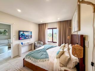 Gold Coast Sunset Retreat with Pool and Gym - Eagle Beach - 4