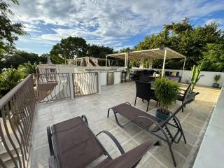 Tropical 2nd floor Condo with Rooftop - 0