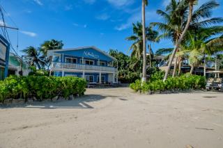 Aqua Vista Beachfront Suites by Stay Floreo - 4