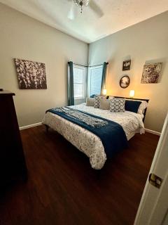 Cosy Cottage near Downtown Bloomington - 2