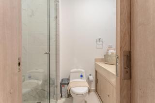 Suite Moderna con Balcón, Piscina y Vista al Mar - 4