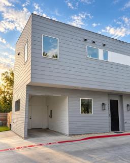Austin Retreat - Game Room Yard Theatre Garage - 4