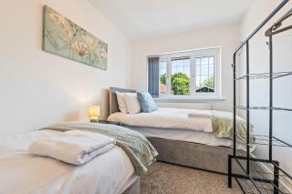 4BR Home JLR NEC amp; Airport 6 Beds HS2 - 6