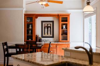 Family Downtown Mansion - Sleeps 13 - 4