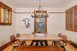 Family Downtown Mansion - Sleeps 13 - 2