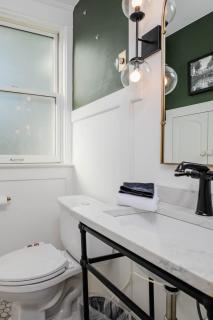 Family Downtown Mansion - Sleeps 13 - 1
