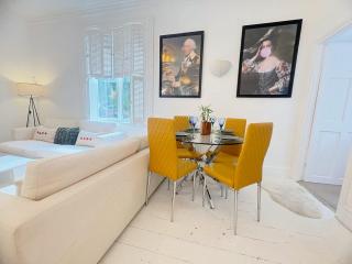 Stylish 2-Bed Weybridge Sleeps 4 Free Parking - 5